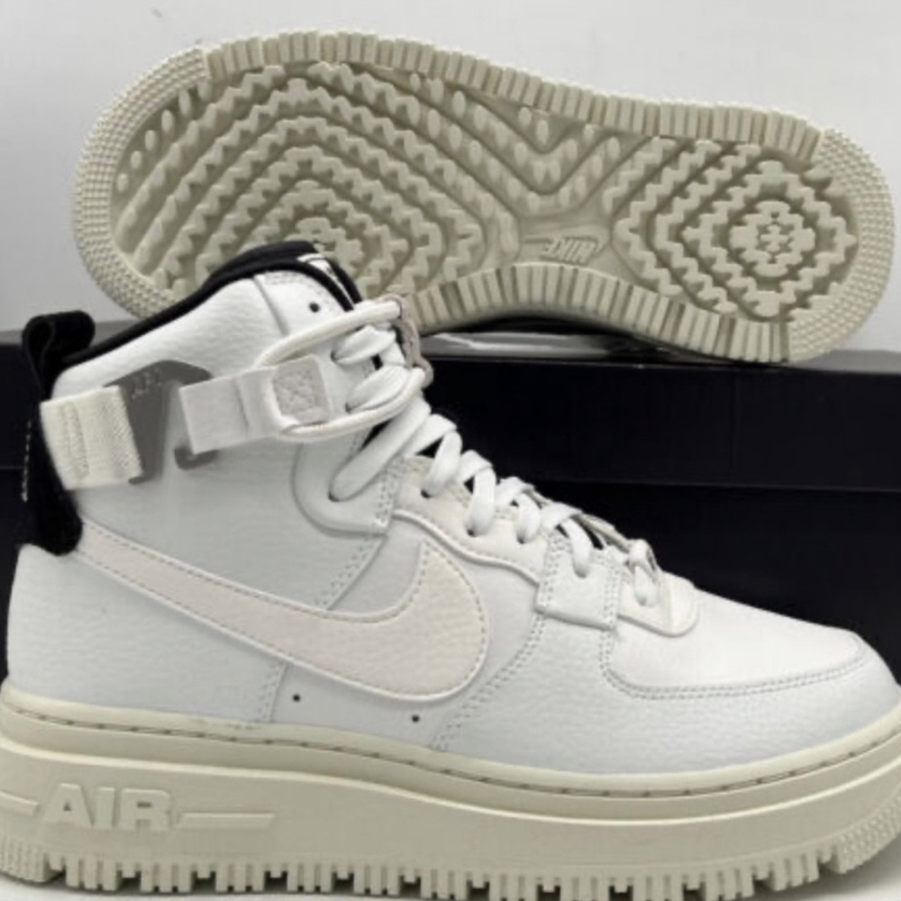 NIKE women’s Air Force one high utility 2.0 size 6.5
